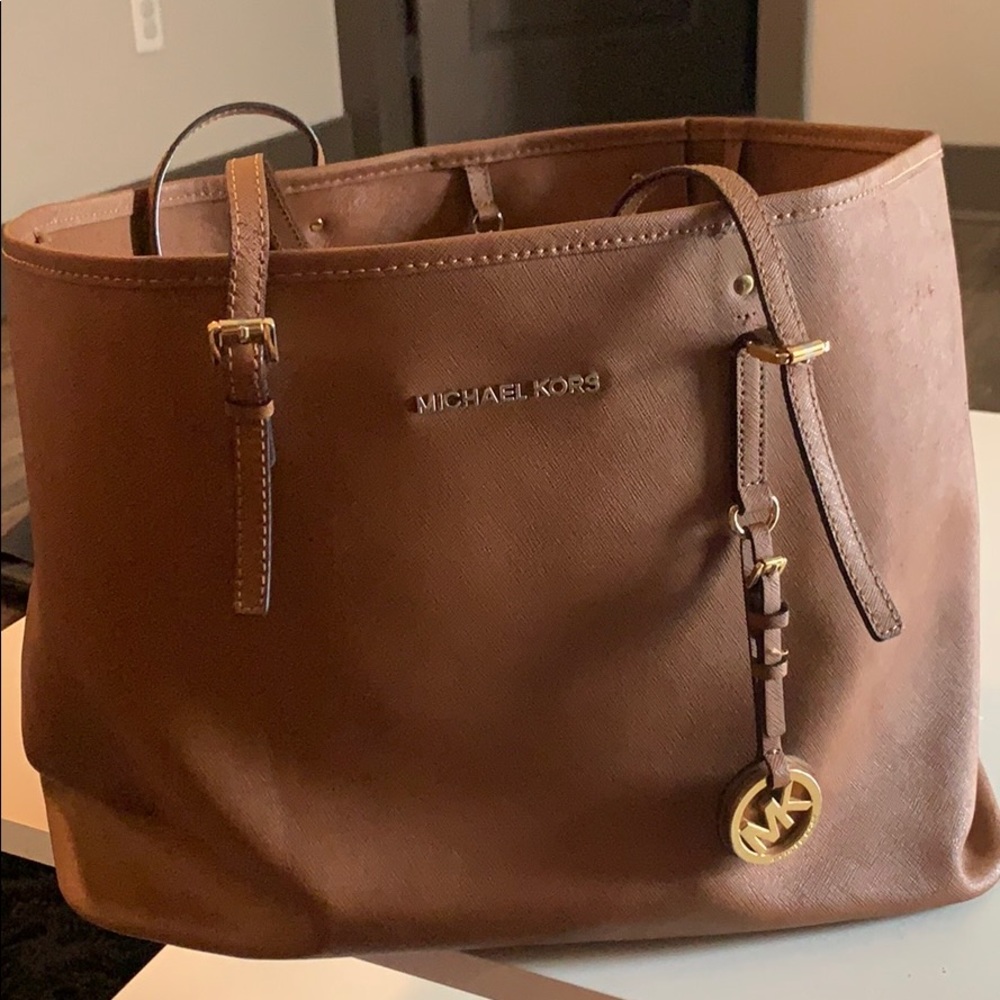 Michael Kor’s tote bag